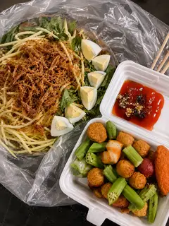 Thập cẩm nhỏ + Bánh tráng trộn đầy đủ - 90.000 ₫ tại Bếp Nhà Heo - Cá Viên Chiên & Bánh Tráng Tỏi - Điện Biên Phủ