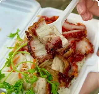 Xôi heo quay  - 40.000 ₫ tại Bánh Mì Hà Nội Tuấn Béo - Trần Quang Diệu