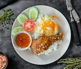 Hình ảnh cơm gà chiên giòn
