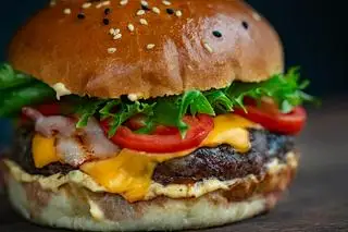 Hình ảnh Burger bò quận 1