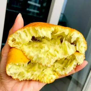 Bánh tiêu lá dứa - 9.000 ₫ tại Bánh Tiêu Chú Dũng - Cống Quỳnh