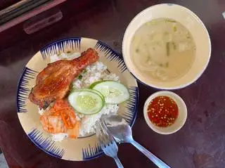 Hình ảnh Cơm tấm đùi gà