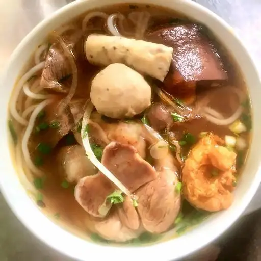 Hình ảnh Bún Bò Huế Bát Đầy Đủ