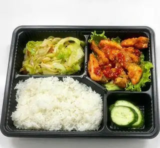 Hình ảnh Cơm gà sốt chua cay