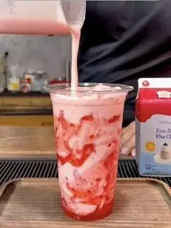 Hình ảnh SỮA CHUA LẮC DÂU TÂY