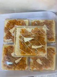 bông lan chà bông trứng muối hộp vuông - 28.000 ₫ tại Tiệm Bánh Khánh Thy - Đặng Chất