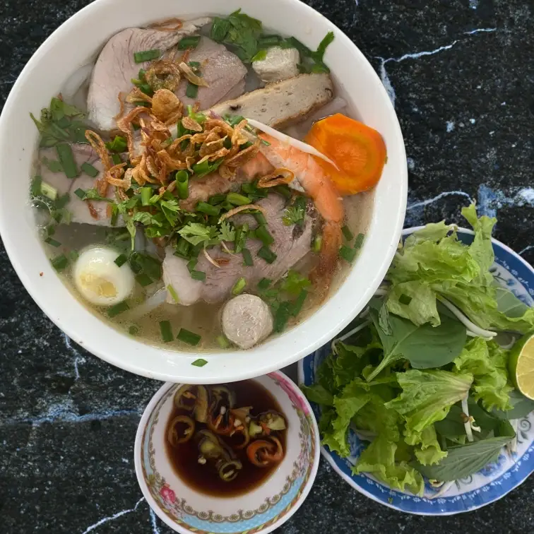 Bánh canh vừa - 46.000 ₫ tại Quán Ăn Cô Năm - Nguyễn Trãi