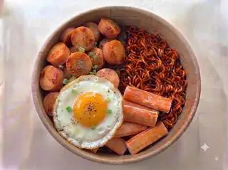 Hình ảnh Mì Trộn Thanh Cua + Xúc xích + Trứng