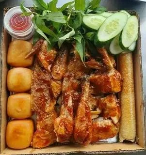 GÀ NƯỚNG MẬT ONG SIZE LỚN KÈM 4 BÁNH BAO CHIÊN,2 BÁNH MÌ  - 228.000 ₫ tại Gà Nướng Muối Ớt - 31 Nguyễn Thượng Hiền
