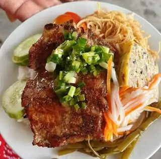 CƠM TẤM SƯỜN BÌ - 50.000 ₫ tại Bánh Mì Que Pháp & Cháo Dinh Dưỡng 108 - Đường 42