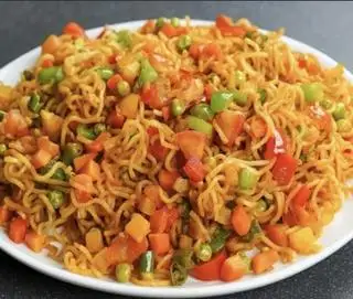 Hình ảnh Mì trộn rau củ