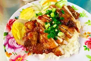 Cơm sườn - trứng kho - 65.000 ₫ tại Cơm Tấm Long Xuyên 888 - Cống Quỳnh