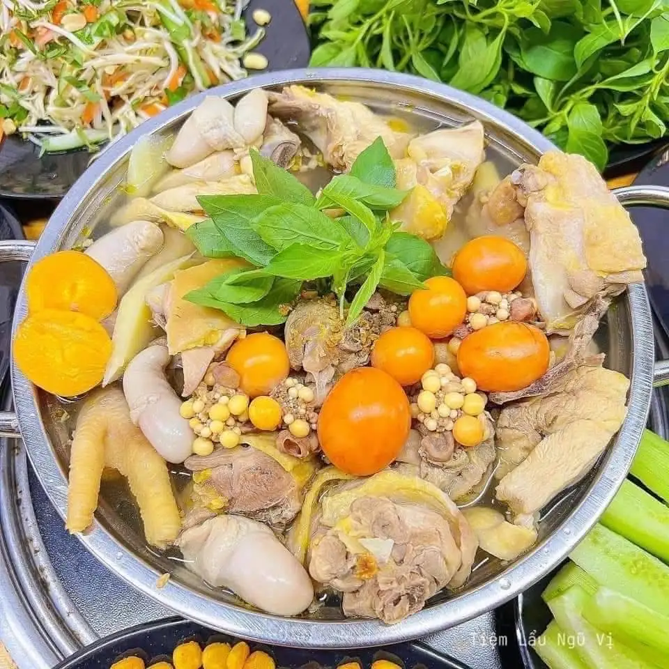 bún gà lá é - Kê Gà nhỏ + trứng non - 84.000 ₫ tại Gà Ủ Muối Đức Huy - Nguyễn Văn Linh