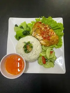 Hình ảnh Cơm Tấm Đùi Gà Xối Mỡ