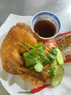 Cơm gà xối mỡ góc tư - 72.000 ₫ tại Cơm Gà Xối Mỡ Thuận Phát - Tỉnh Lộ 10