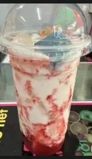 Hình ảnh Latte dâu trân châu trắng.
