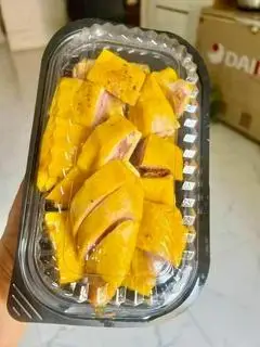 Hình ảnh Nửa con gà ủ muối
