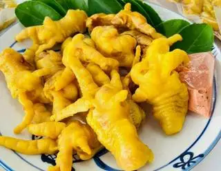 Hình ảnh Chân Gà Ủ Muối Rút Xương