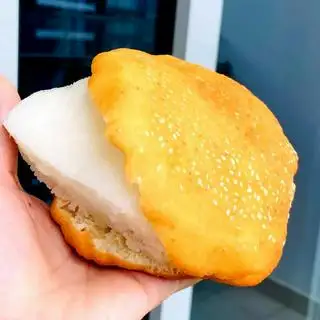 Bánh tiêu kẹp bánh bò - 18.000 ₫ tại Bánh Tiêu Chú Dũng - Cống Quỳnh