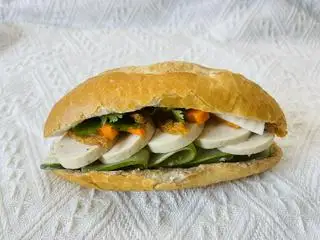 Bánh Mì Pate Hạt & Đậu Hủ Rim - 25.000 ₫ tại Bánh Mì & Xôi Minh Ký Chay - Âu Cơ
