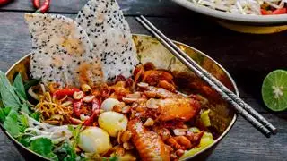Hình ảnh Mì quảng tôm thịt trứng