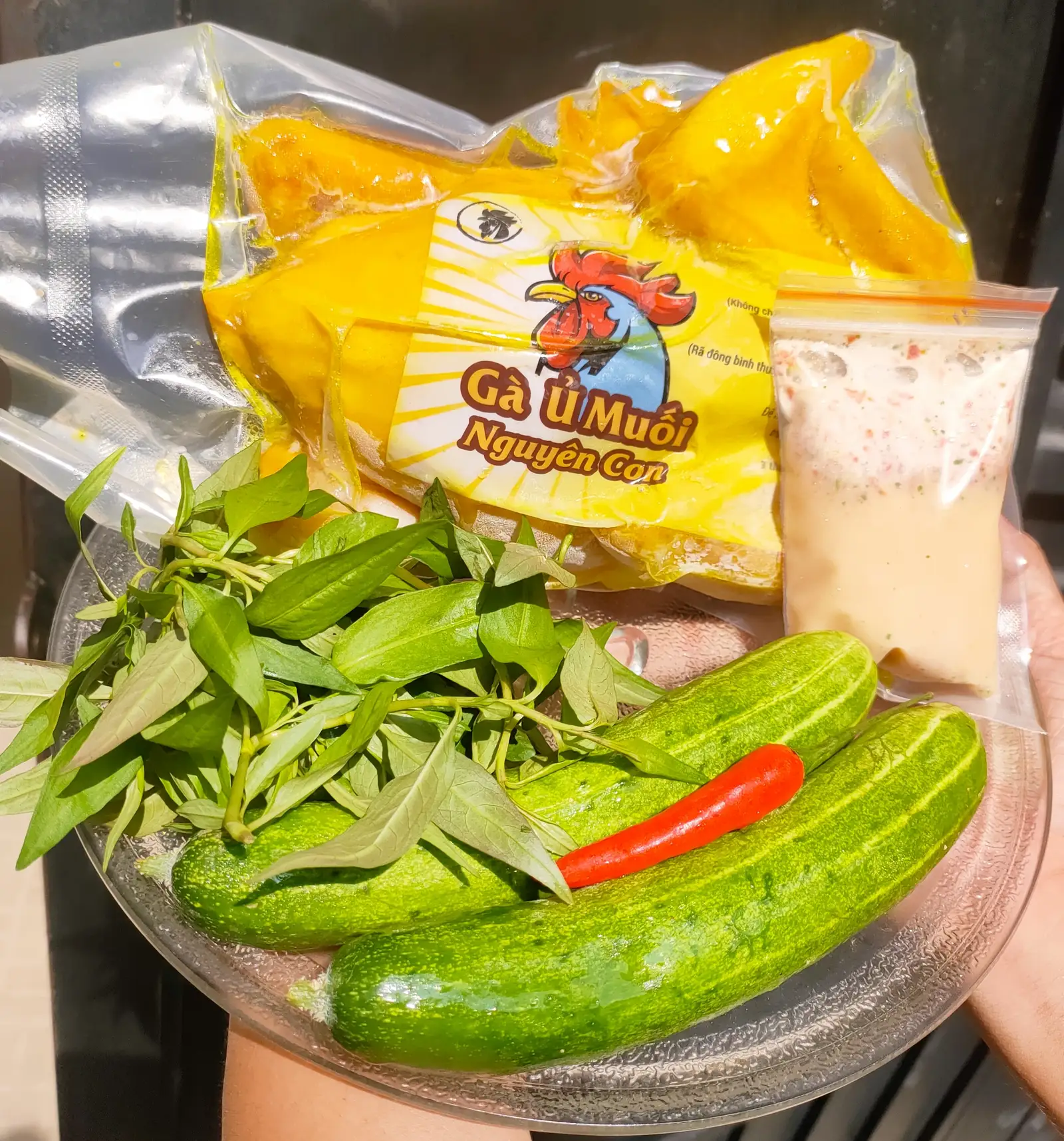 Gà ta VIP loại 1 ủ muối ,Nguyên con có đầy đủ đầu, chân và mề.Kèm muối chấm ngon và rau. - 235.000 ₫ tại Mẹ Gấu - Gà Ủ Muối - Nguyễn Văn Lượng