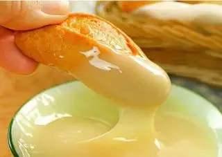 Bánh mì chấm sữa - 15.000 ₫ tại Bánh Mì Chấm Hung Tubes - Nam Kỳ Khởi Nghĩa