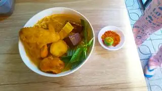 Hình ảnh cà ri cánh thường bún