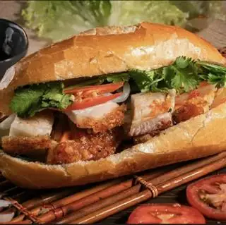 Bánh Mì Heo Quay (Đặc Biệt) - 42.000 ₫ tại Bánh Mì Hà Nội Hải Huyền - Kênh Tân Hoá