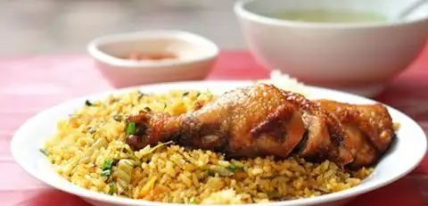 Quán Cô Ba - Cơm Gà Xối Mỡ - Chung Cư Ngô Gia Tự - Cơm/Cơm tấm gần bạn