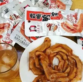 Hình ảnh Chân vịt Decheng đỏ cay nhiều 