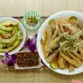Hình ảnh Chân Gà Có Xương Ngâm Sả Ớt Loại To Và Mix 1 Túi Xoài