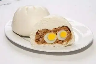 bánh bao trứng cút - 24.000 ₫ tại Bánh Mì Heo Quay A Phủ - Hoàng Văn Thụ