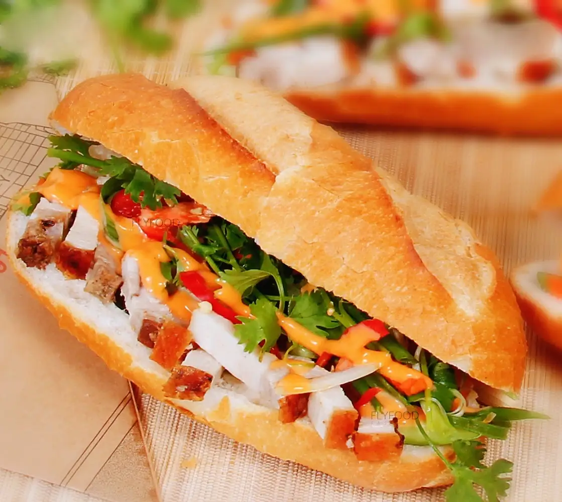 Bánh Mì Heo Quay - 32.000 ₫ tại Bánh Mì Hà Nội - 96 Cách Mạng Tháng 8