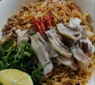 Hình ảnh Mì trộn gà đùi