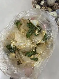 Hình ảnh Bánh Tráng Trộn Trứng Cút