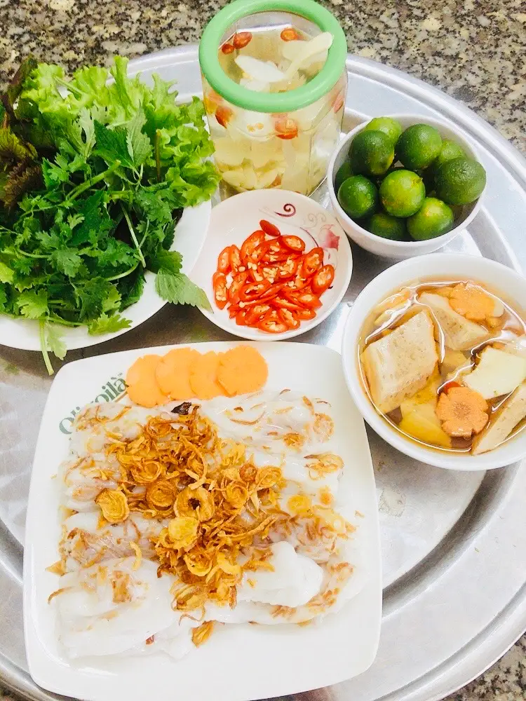 Hình ảnh Bánh cuôn nhân hành chả quế