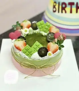 Hình ảnh Bánh Mousse dâu kết hợp tiramisu matcha