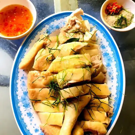 Nửa con gà chặt lá chanh - gỏi - cháo - 190.000 ₫ tại Gà Ta Sơn Ca - Gà Cúng, Gỏi, Cơm & Cháo