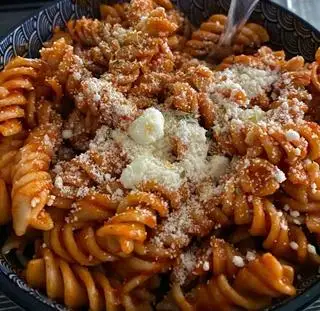 Hình ảnh Nui sốt cà chua thịt bằm & phô mai parmesan