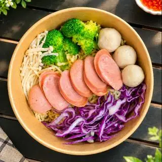 Hình ảnh Mì cay xúc xích