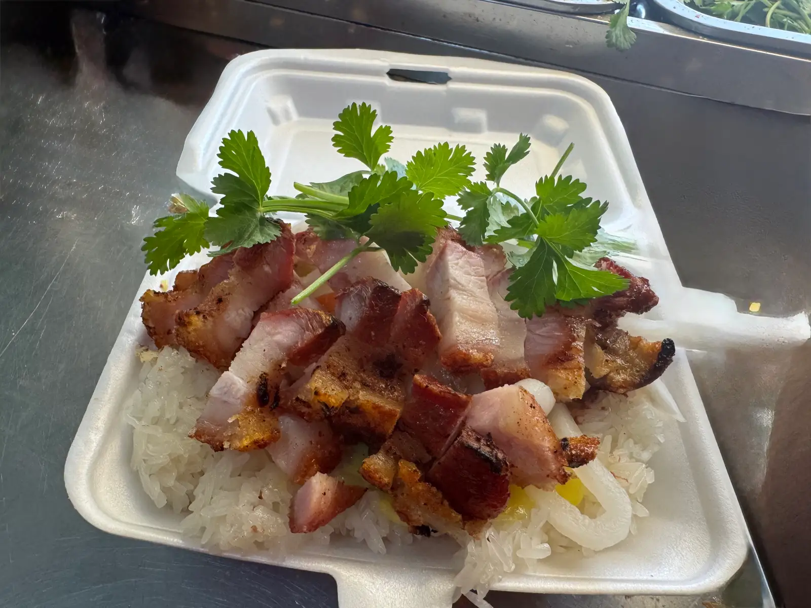 xôi heo quay - 40.000 ₫ tại Bánh Mì Hà Nội - Đường Số 3