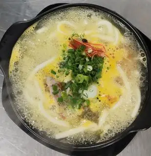 Hình ảnh Bánh canh hải sản tô đầy đủ