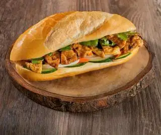 Hình ảnh bánh mì chả cá nóng