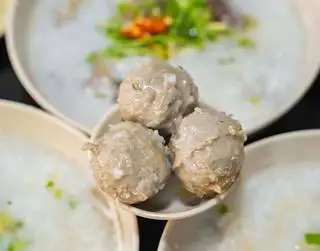 Cháo bò viên - 55.000 ₫ tại Tiệm Ăn Anh Năm - Cháo Hàu, Mì Xào Hàu & Đặc Sản Hàu - Bà Hạt