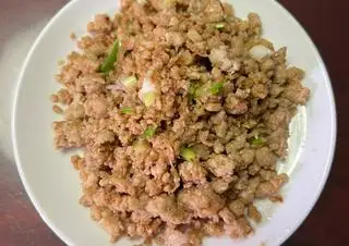 Hình ảnh thêm thịt băm