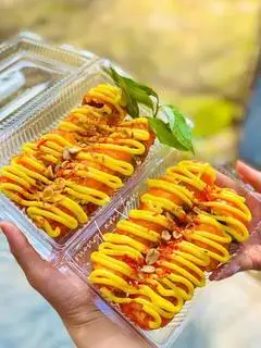 Hình ảnh Bánh tráng phơi sương trộn khô bò phủ bơ