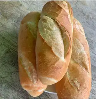 Bánh mì thêm - 9.000 ₫ tại Quán Cô Tư - Cơm & Cháo Ếch Singapore - Đường Số 10