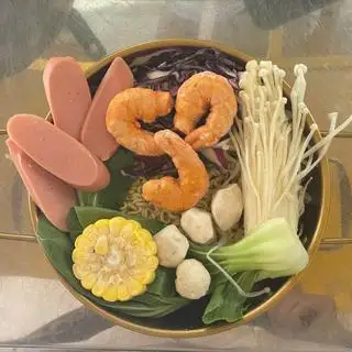 Hình ảnh Mỳ cay tôm surimi - nấu chín
