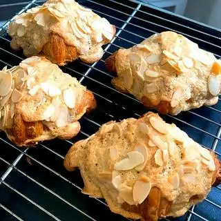 Hình ảnh Croissant almond